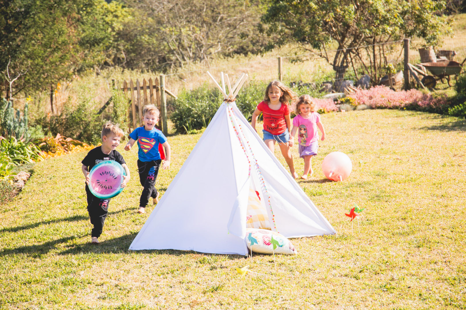 Kids white outdoor teepee play tent